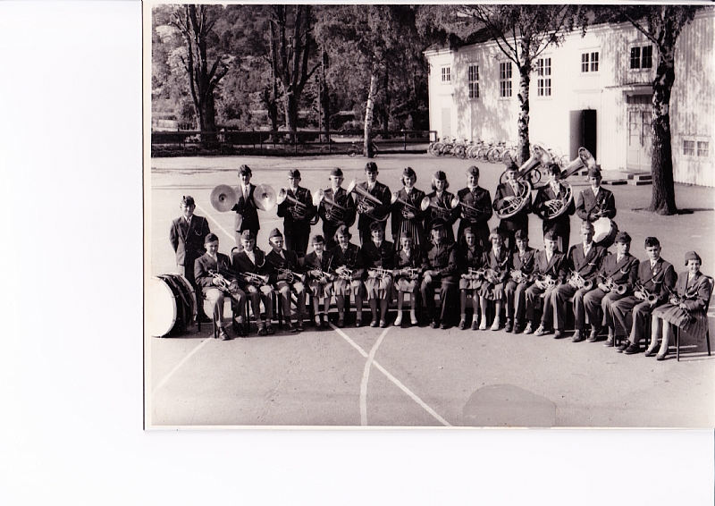 Korpset i skolegården på gamle Oddernes skole